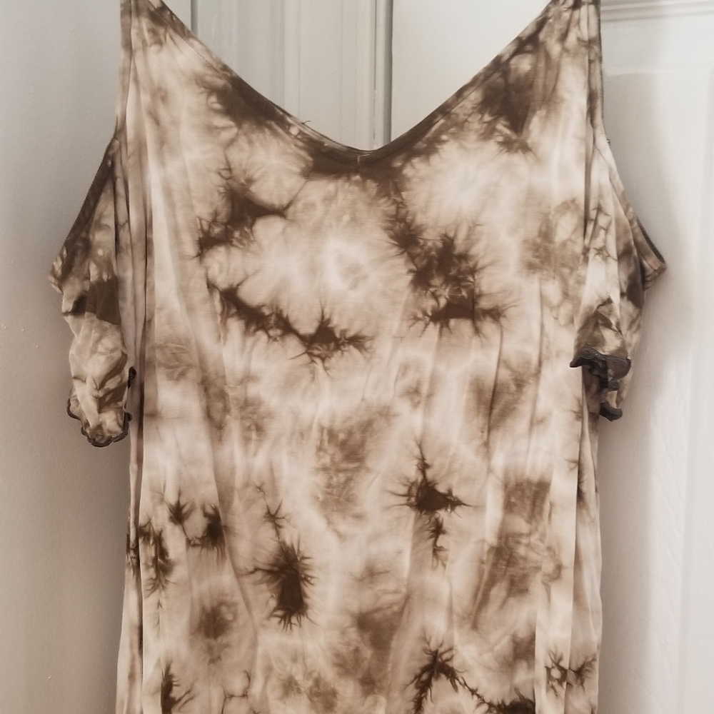 Cold shoulder short sleeve top